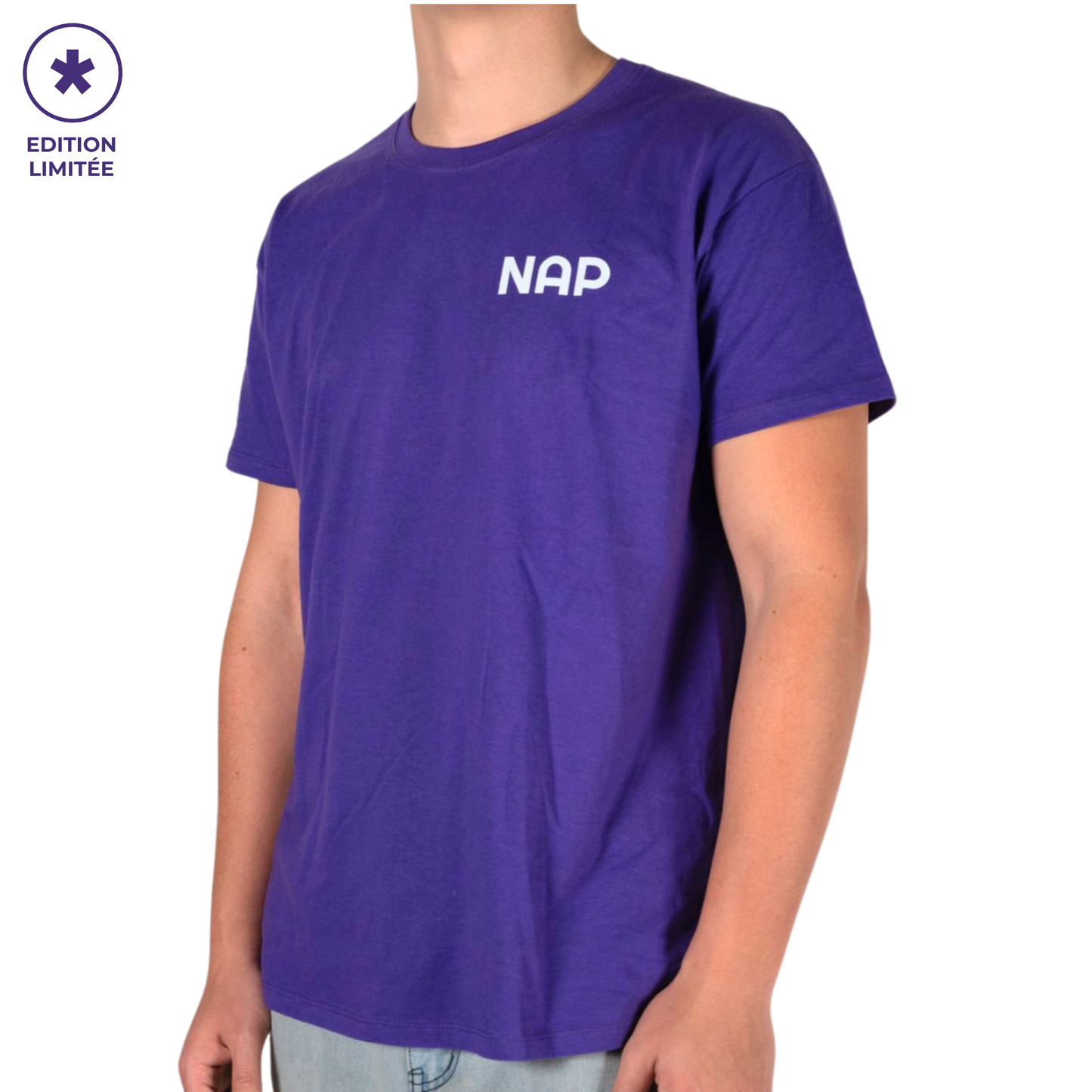Face du T Shirt NAP Violet avec col rond et logo NAP blanc sur le coeur