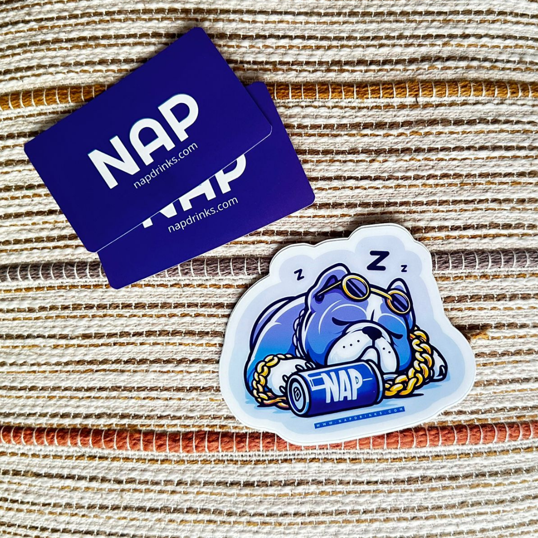 Pack de Stickers, Un bouledogue qui dort ainsi que deux sticker violet à l'effigie du logo de NAP